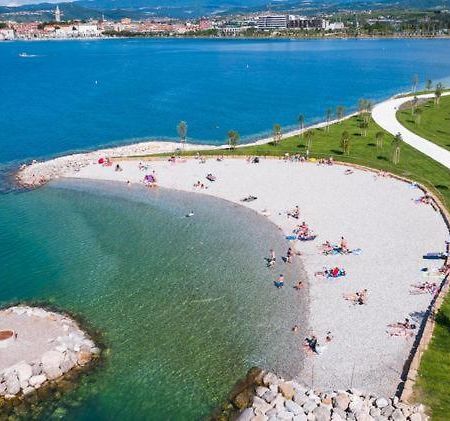Aegida Beachfront Apartment Koper Eksteriør billede