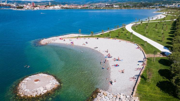 Aegida Beachfront Apartment Koper Eksteriør billede